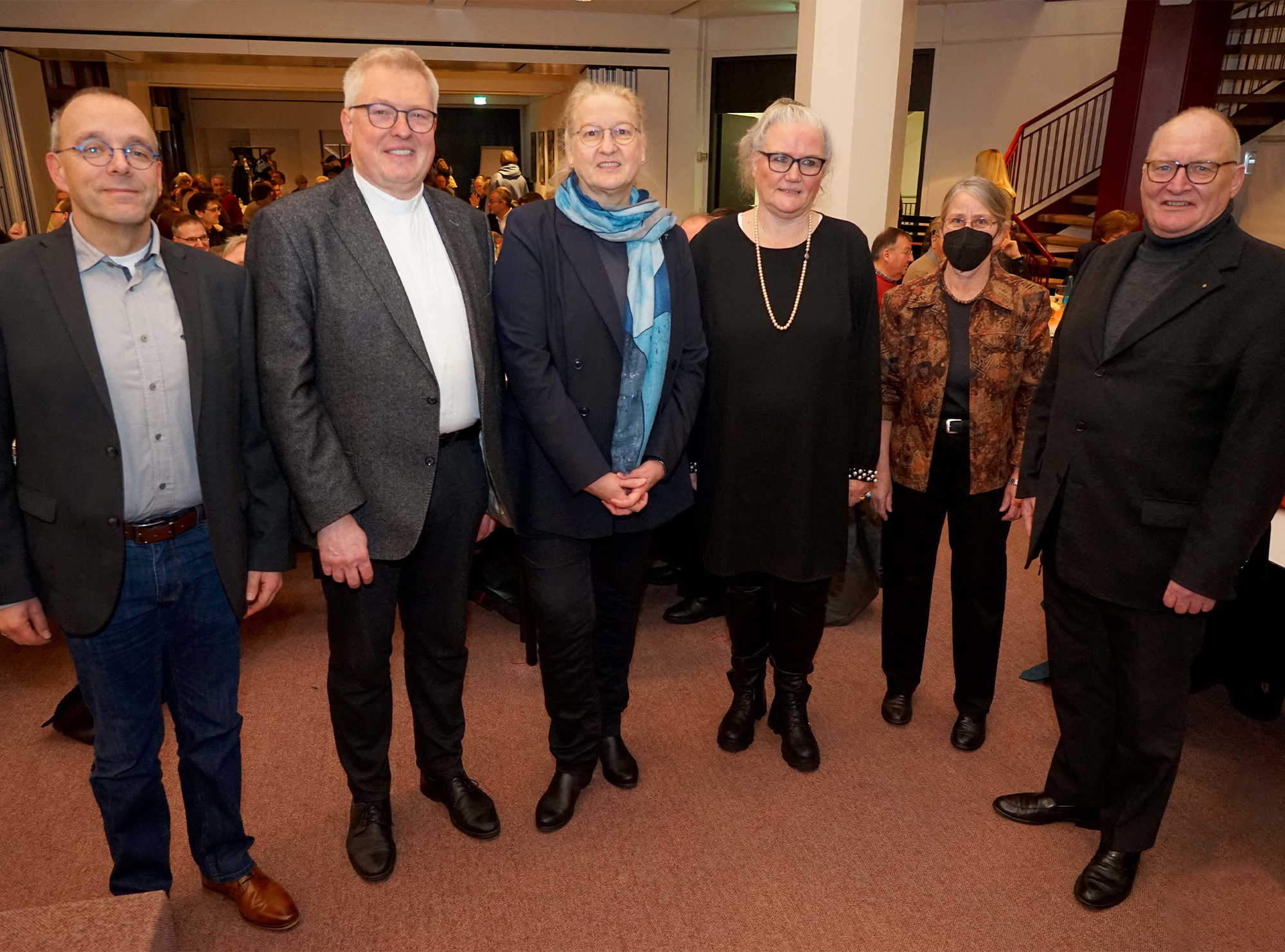 Lichtmesstreffen der Katholischen Stadtkirche Dortmund (v.l.): Christoph Schulte (PGR Pastoraler Raum PV im Dortmunder Süden), Diözesanadministrator, Monsignore Dr. Michael Bredeck, Superintendentin Heike Proske, Annette Weber (PGR Pastoraler Raum Dortmund-Ost), Monika Pinno (PGR Pastoraler Raum Dortmund-Mitte) und Propst Andreas Coersmeier. Foto: Michael Bodin / Kath. Pressestelle Dortmund