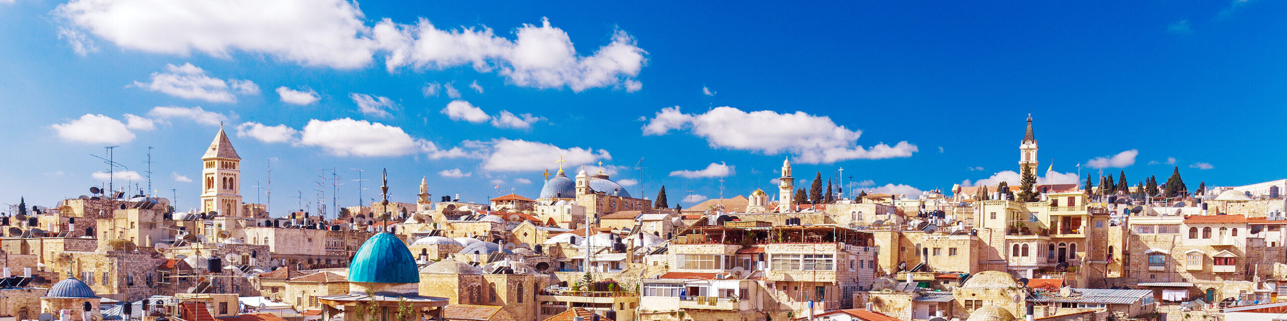 Dächer der Altstadt Jerusalems mit Grabeskirche