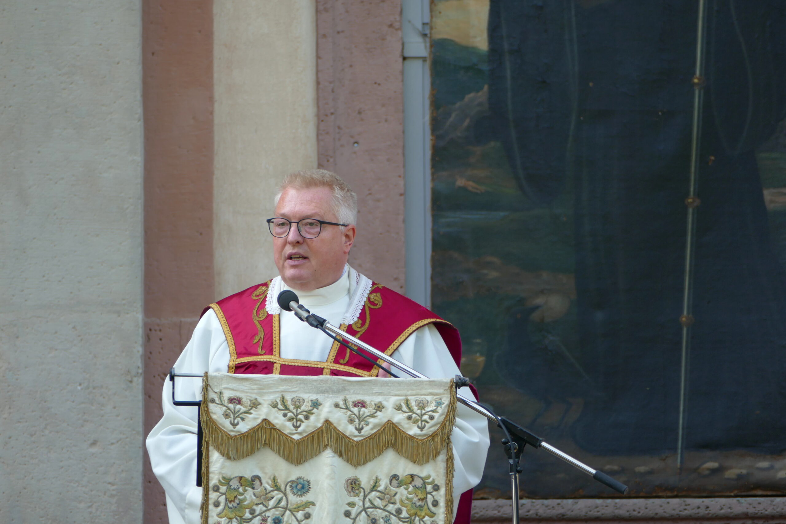 „Es gibt viel zu entdecken, von dem wir noch nichts ahnen“. 600 Gäste bei Vitusfest in Corvey: Diözesanadministrator Dr. Michael Bredeck ermutigt zur synodalen Erneuerung.