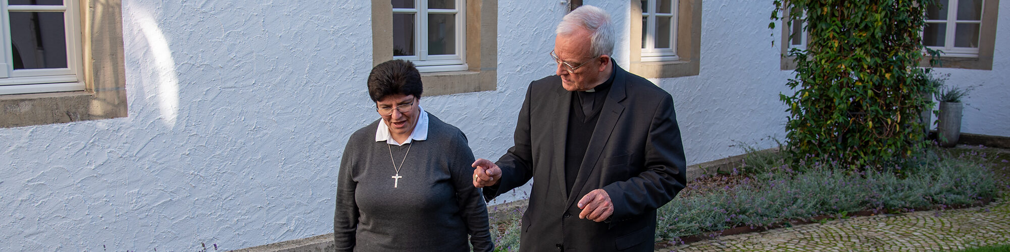 Ordensschwester aus dem Libanon besucht Erzbistum Paderborn. Weltmissionssonntag: Schwester Donatella Garreffa berichtet von Schul- und Sozialarbeit im Nahen Osten.