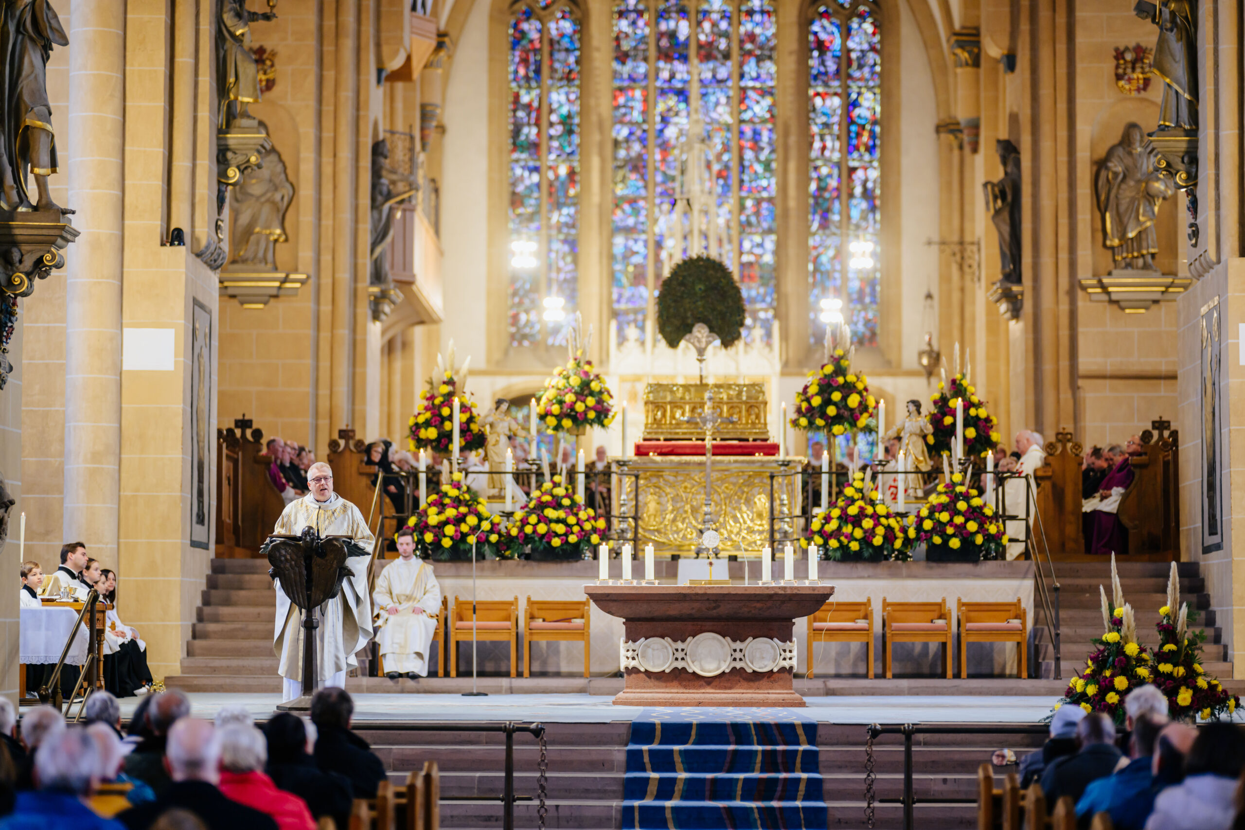 Herbst-Libori: Ohne Liebe bleibt die Welt „dunkel und traurig“. Diözesanadministrator feiert Festhochamt im Hohen Dom mit Erhebung der Reliquien des Heiligen Liborius / Paderborner Domkapitel begeht 200. Jubiläum seiner Wiederbegründung.