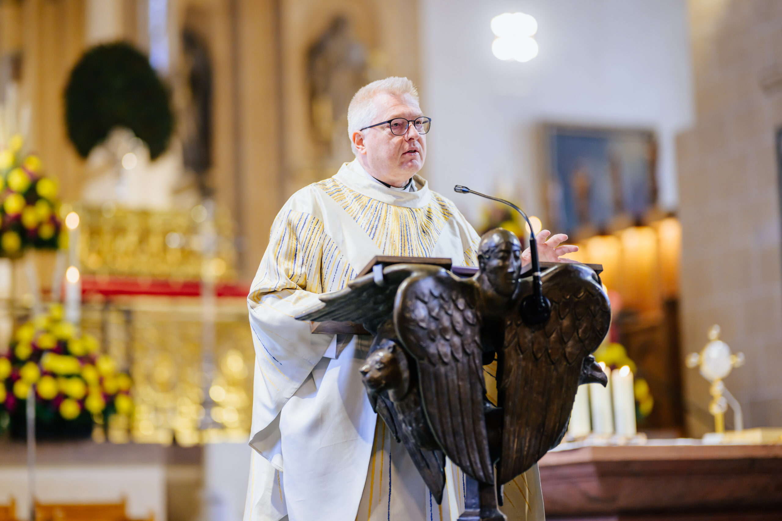 Herbst-Libori: Ohne Liebe bleibt die Welt „dunkel und traurig“. Diözesanadministrator feiert Festhochamt im Hohen Dom mit Erhebung der Reliquien des Heiligen Liborius / Paderborner Domkapitel begeht 200. Jubiläum seiner Wiederbegründung.