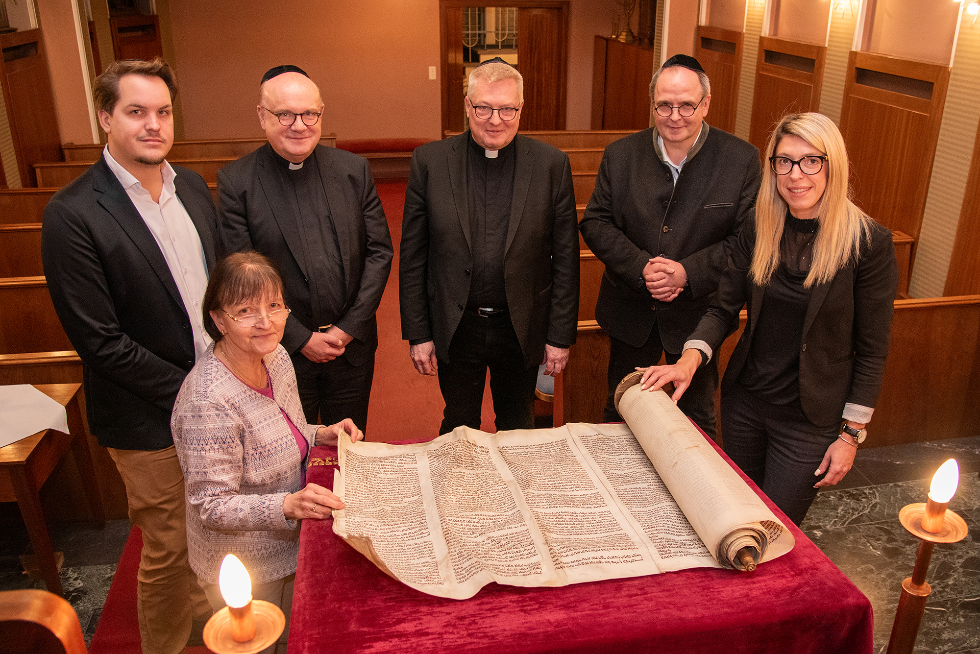Diözesanadministrator besucht Paderborner Synagoge. Zeichen der Solidarität: „Wir stehen an Ihrer Seite“.