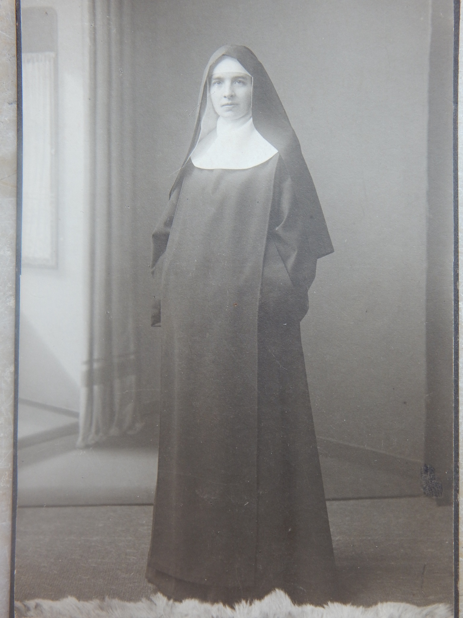 Benedicta Sp. als junge Nonne, 1915