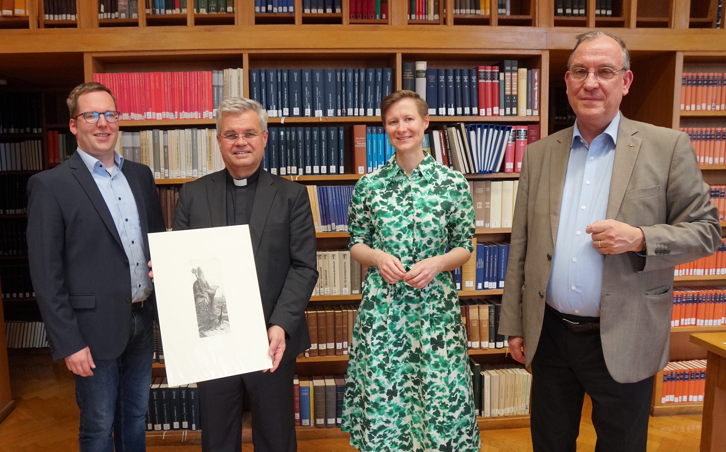 v.l.n.r.: Fabian Güth, Erzbischof Dr. Bentz, Dr. Hedwig Suwelack und Dr. Hans-Walter Stork