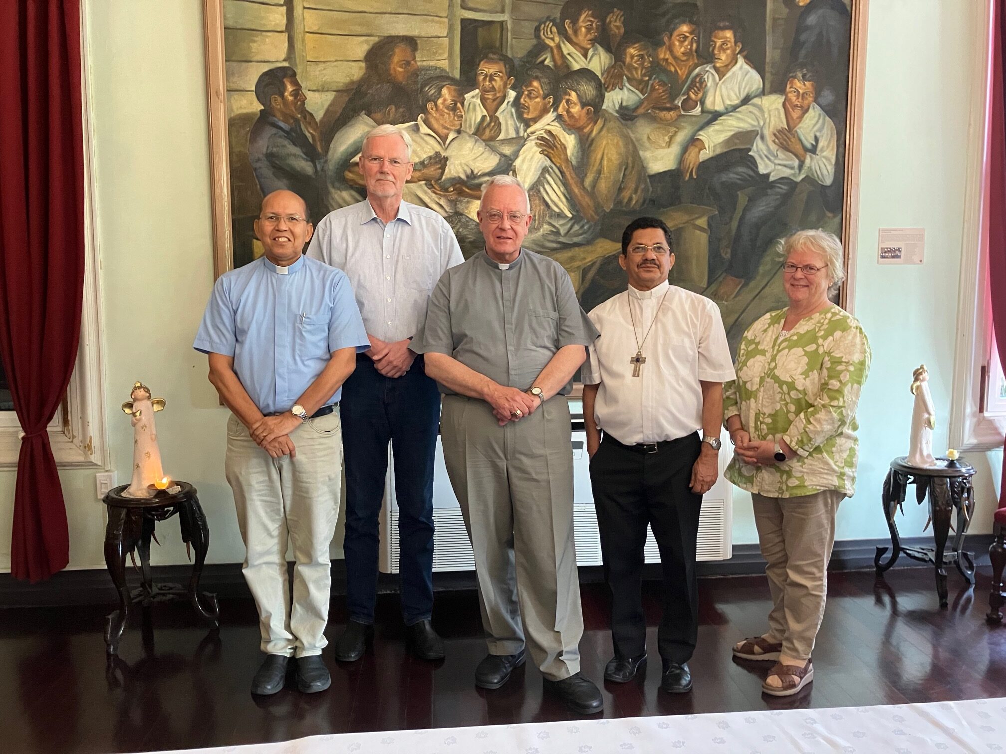 Suriname - mit Bischof Karel Choennie (mit Bart) und Generalvikar Esteban Kross