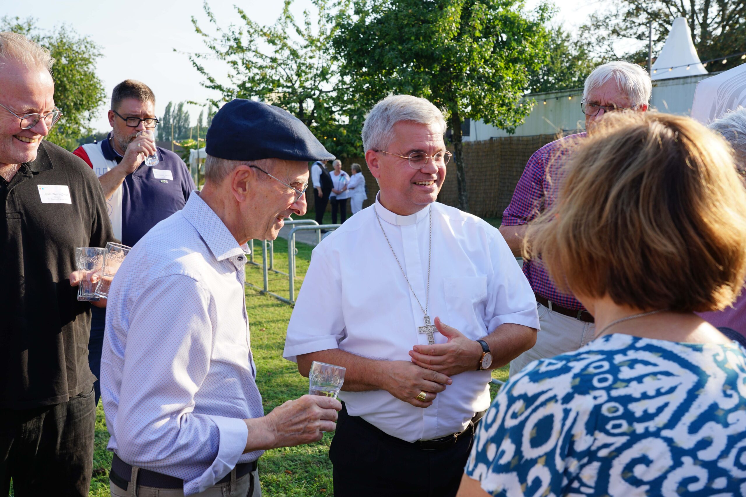 Viele Begegnungen mit den Menschen vor Ort prägten den Besuch von Erzbischof Dr. Udo Markus Bentz im Dekanat Emschertal. Foto: Michael Bodin / Erzbistum Paderborn