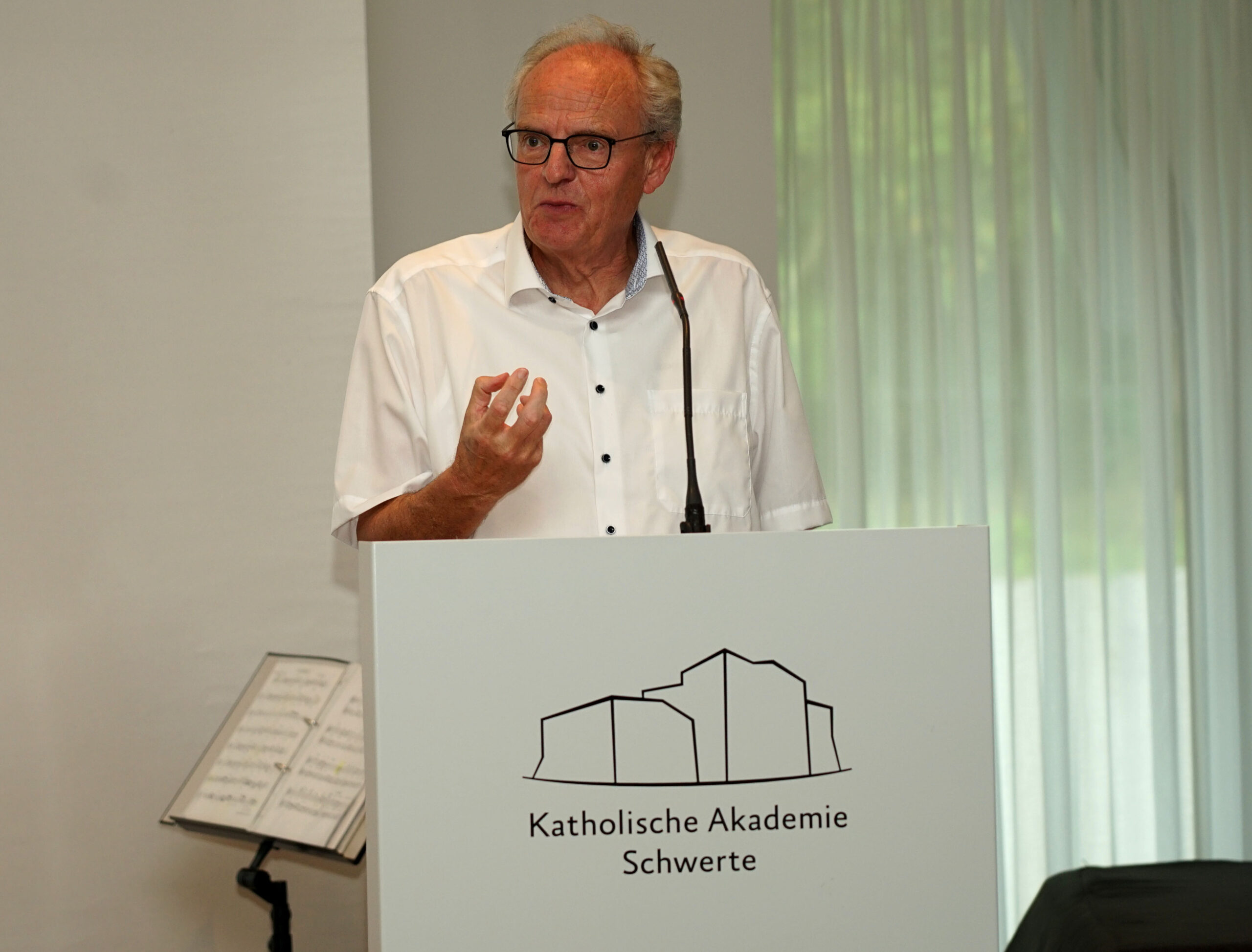 Prof. Dr. Dr. hc. Hubert Wolf hielt beim Gründungsfest der Katholischen Akademie Schwerte den Festvortrag zu seinen Forschungen über die Bittschreiben jüdischer Menschen an Papst Pius XII. Foto: Michael Bodin / Erzbistum Paderborn