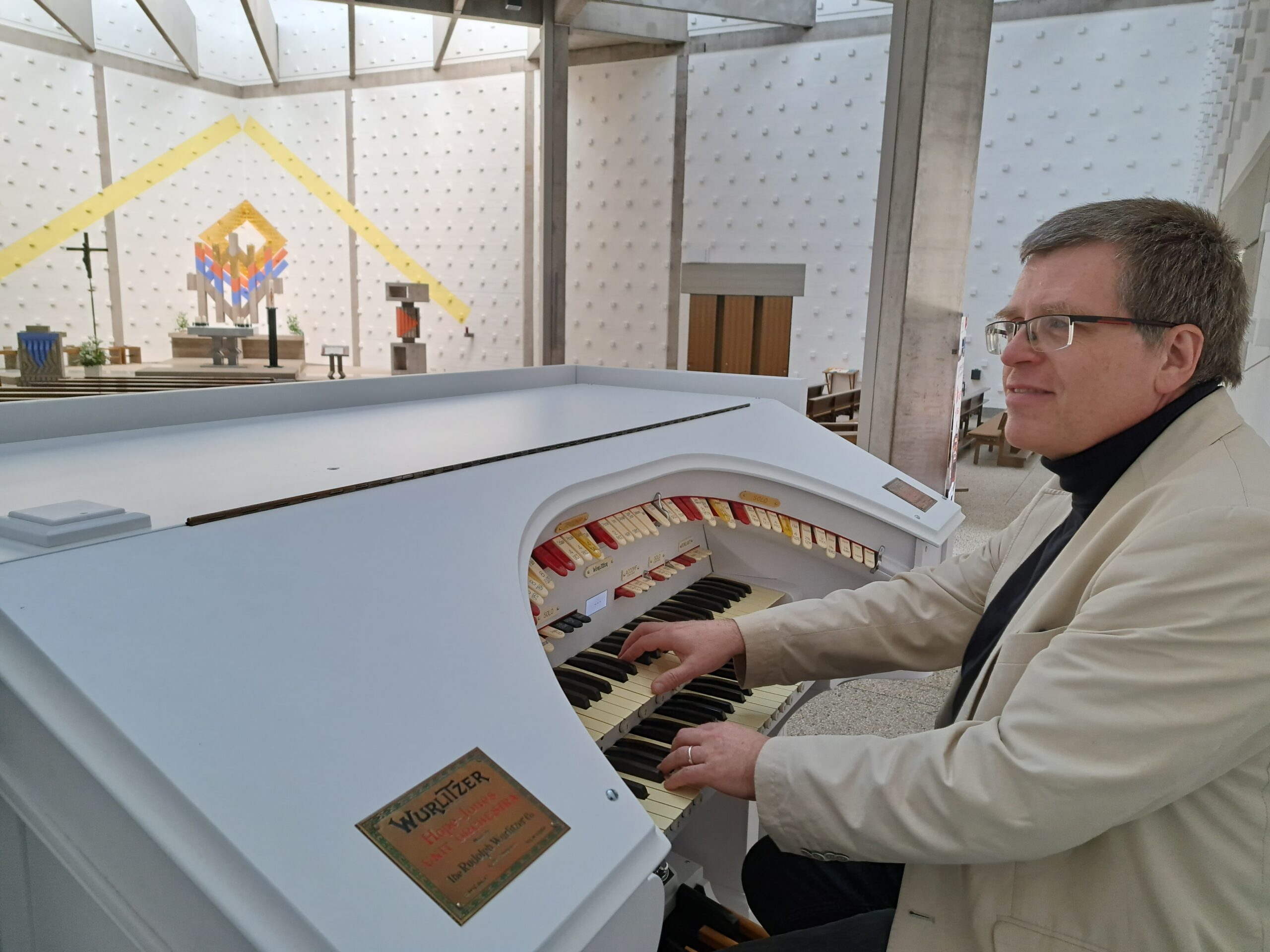 Gregor Schwarz an der Wurlitzer Orgel