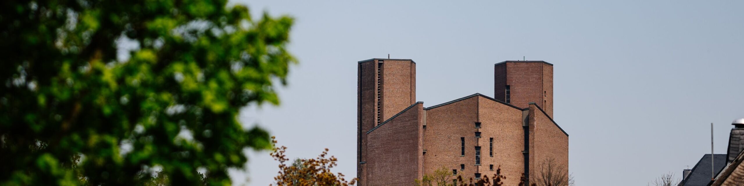 In der Abtei Königsmünster werden während "Finde dein Licht" Kerzen geweiht