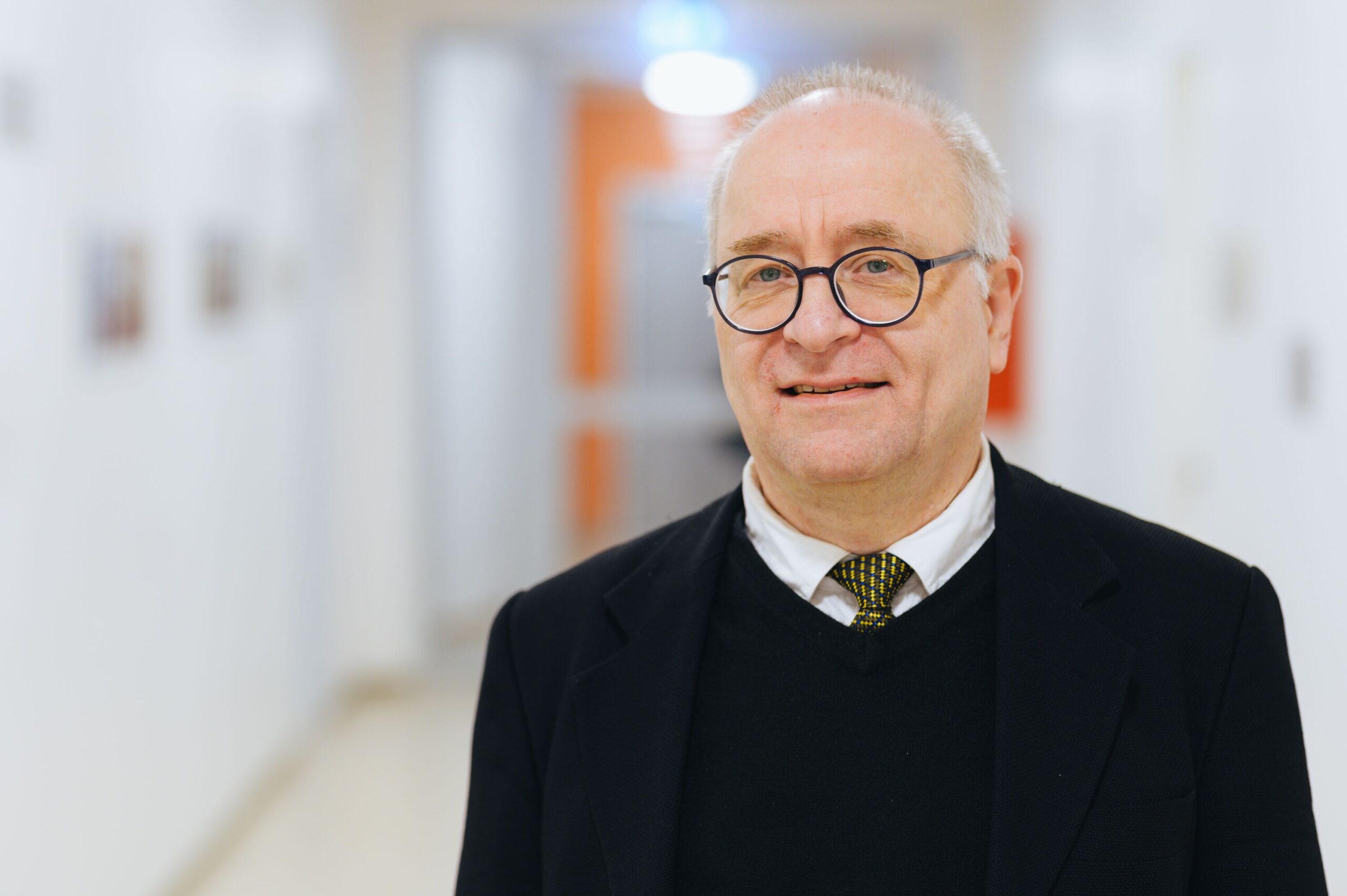 Prof. Dr. Werner Wertgen ist Professor für Philosophie und Theologische Ethik an der Katholischen Hochschule Nordrhein-Westfalen (katho) in Paderborn.