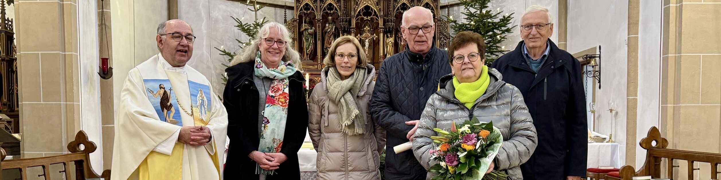 Gruppenbild zur Verleihung einer besonderen Auszeichnung von Papst Franziskus