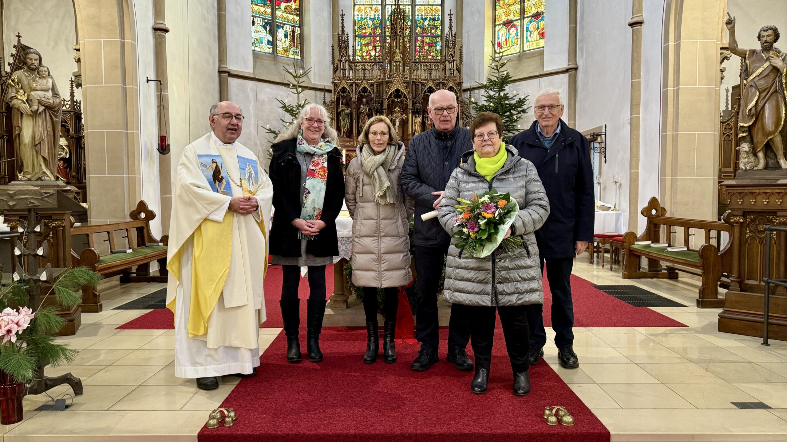 Gruppenbild zur Verleihung einer besonderen Auszeichnung von Papst Franziskus